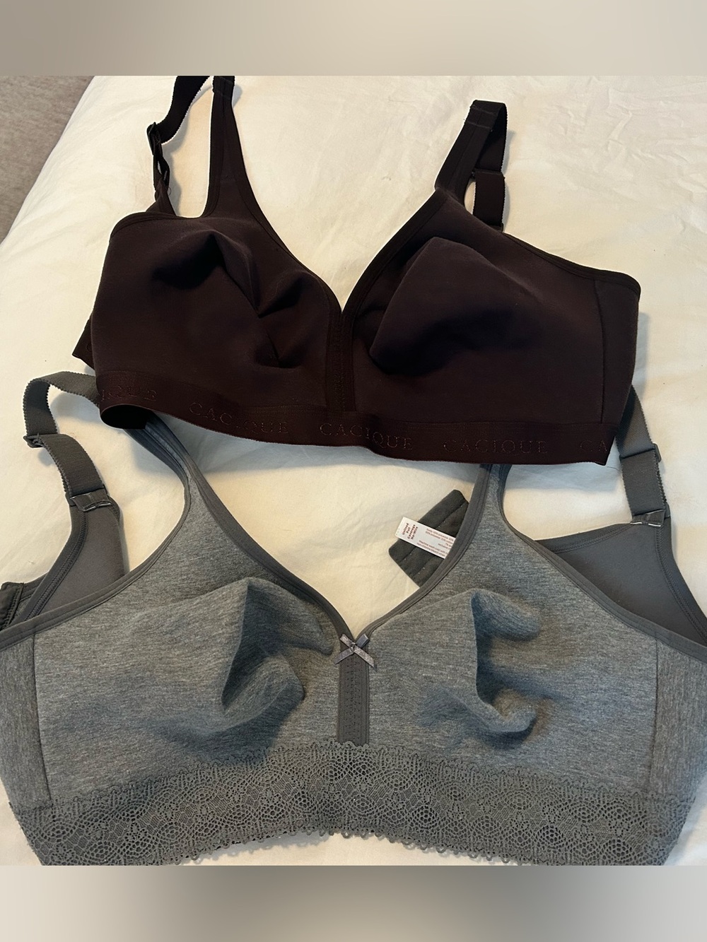 Lot of 2 Women’s Wireless Comfort Bras - Gray and Dark Brown. 42 DE